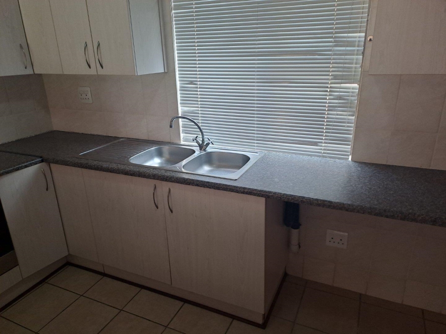 2 Bedroom Property for Sale in Langenhovenpark Free State